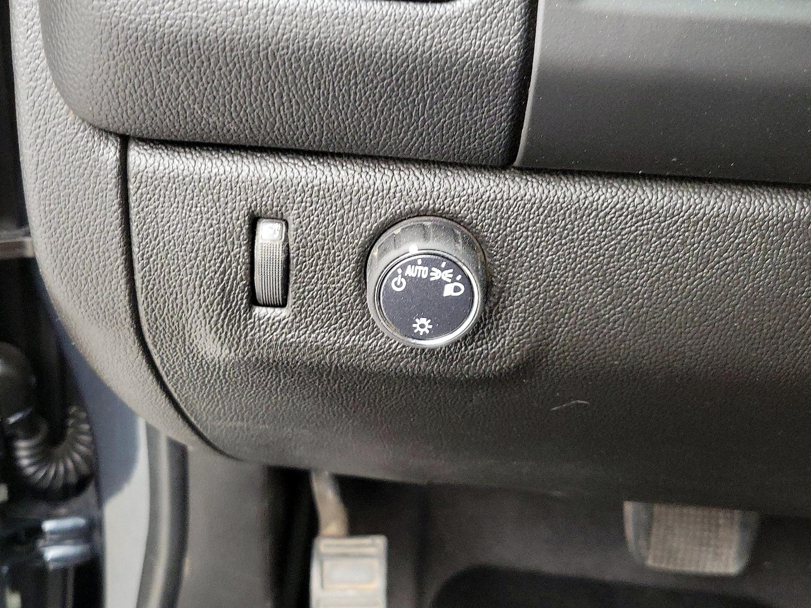 2020 Chevrolet Colorado LT - Photo 14
