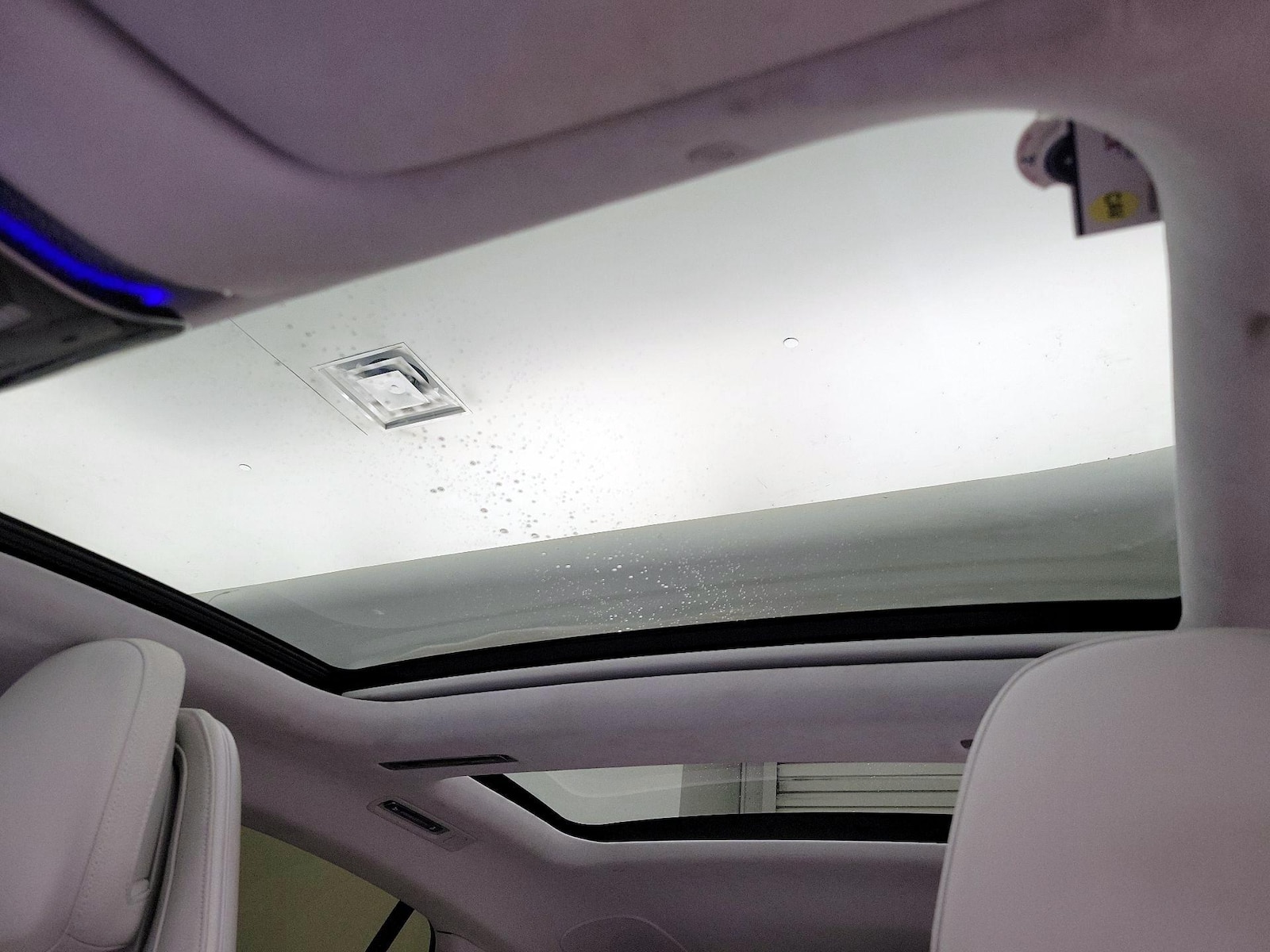 Panoramic Sunroof & Skylight(s)