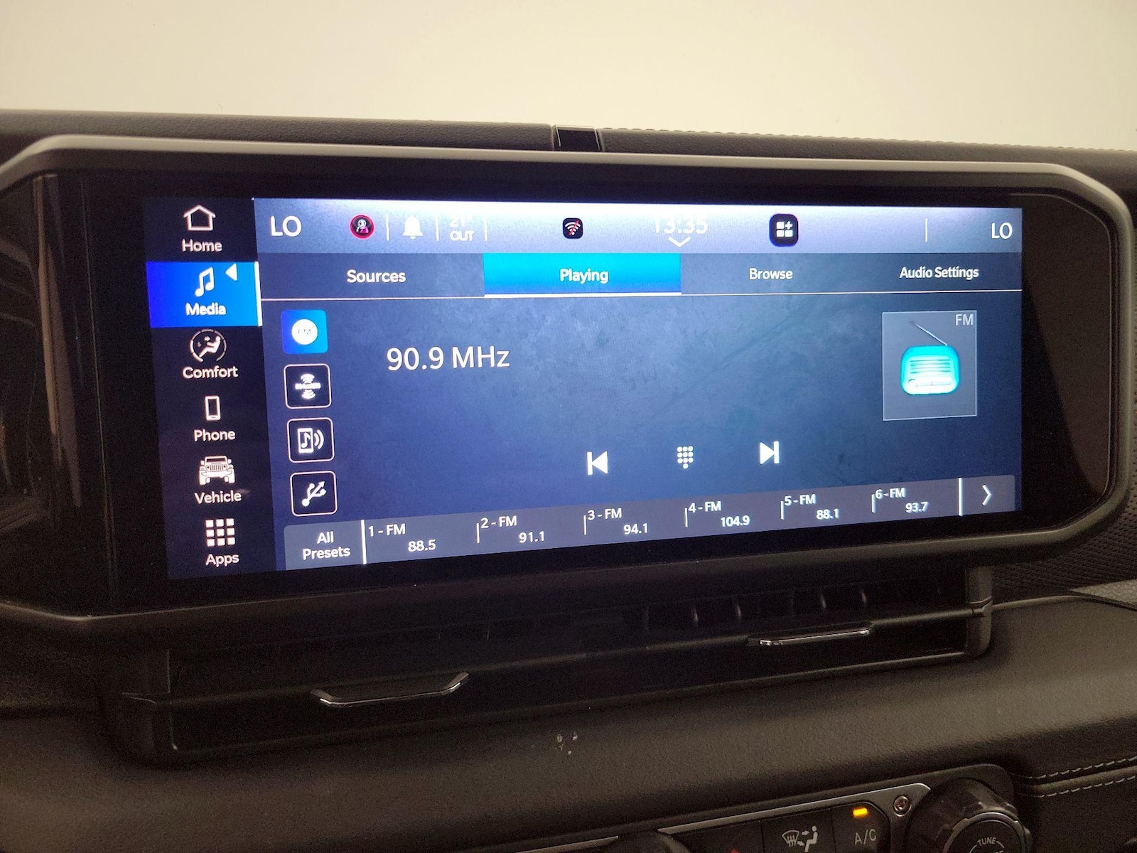 2025 Jeep Wrangler 4-Door Rubicon - Photo 17
