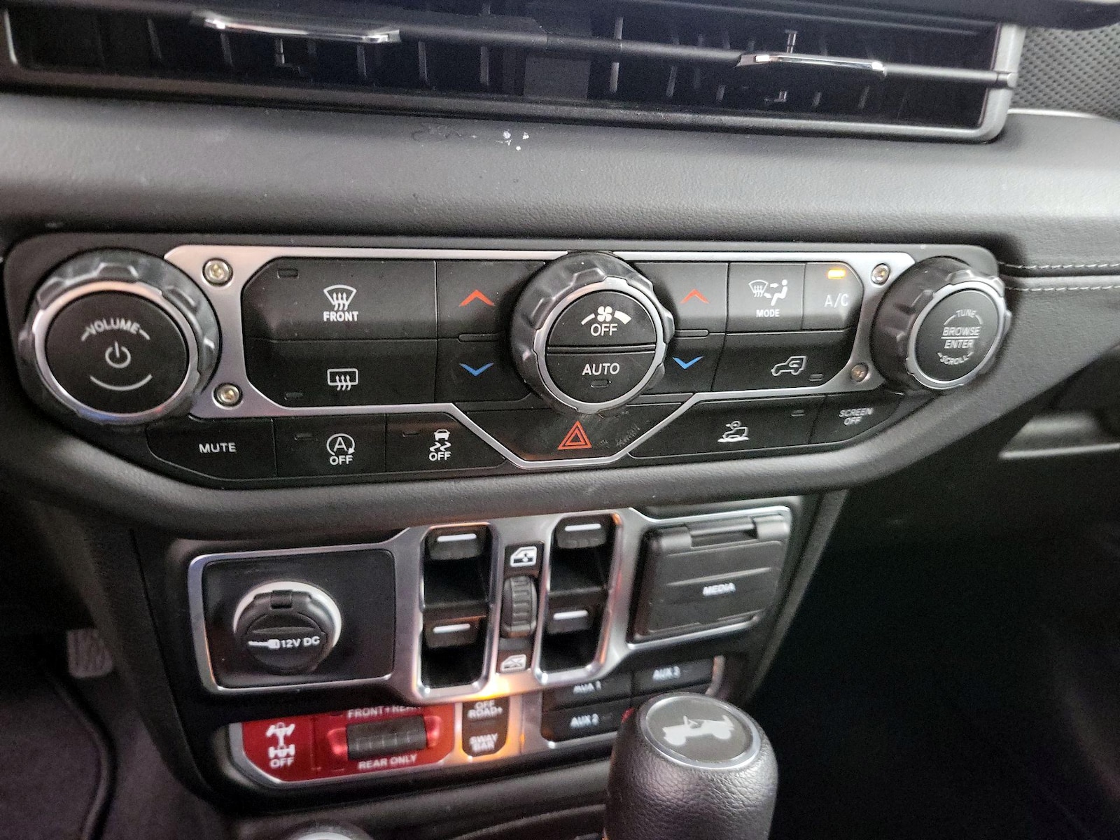 2025 Jeep Wrangler 4-Door Rubicon - Photo 18