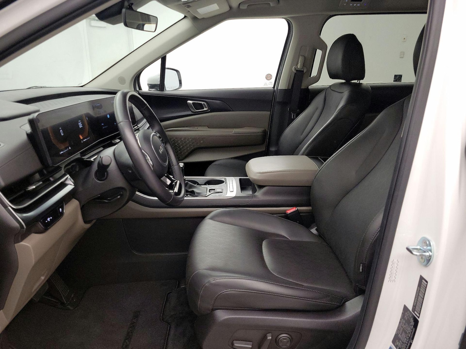 2025 Kia Carnival LXS - Photo 12