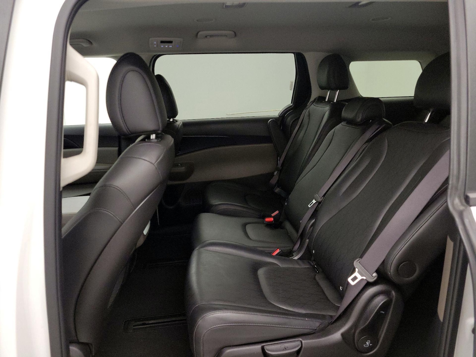 2025 Kia Carnival LXS - Photo 21