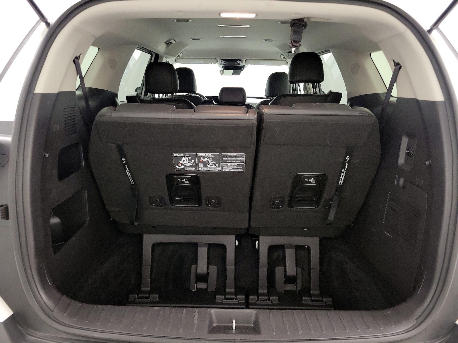2025 Kia Carnival LXS - Photo 23