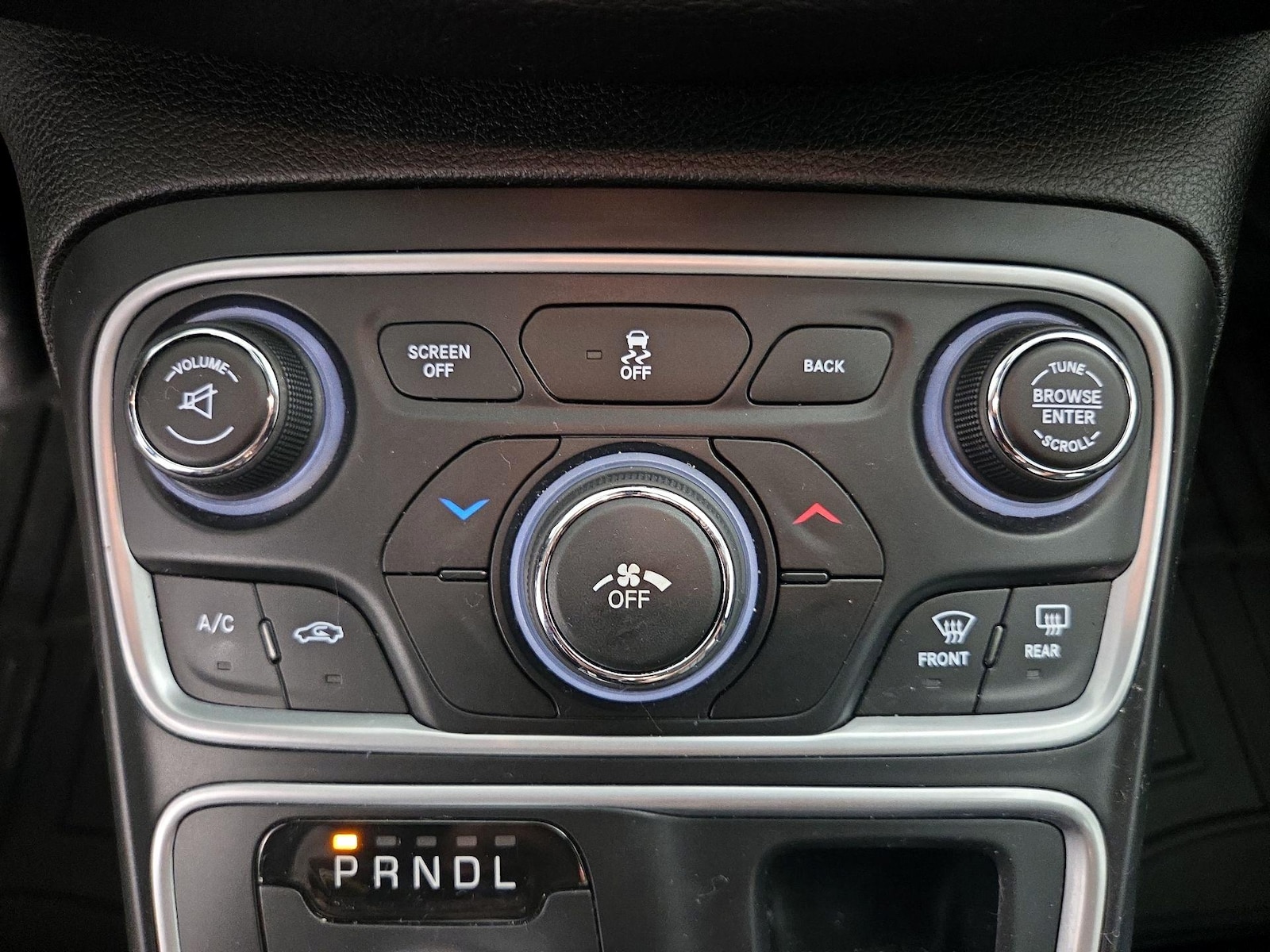 2017 Chrysler 200 Limited - Photo 17