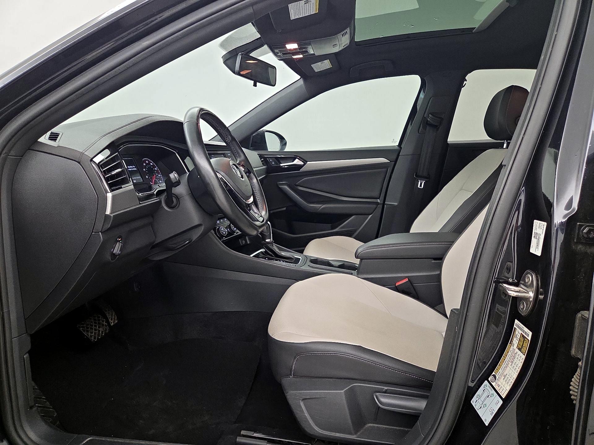 Thumbnail: 2019 Volkswagen Jetta - 9