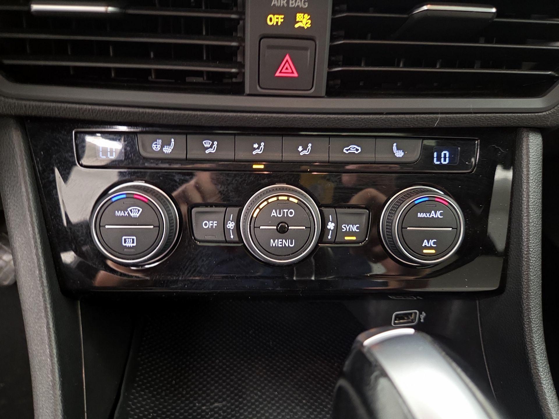 Thumbnail: 2019 Volkswagen Jetta - 14