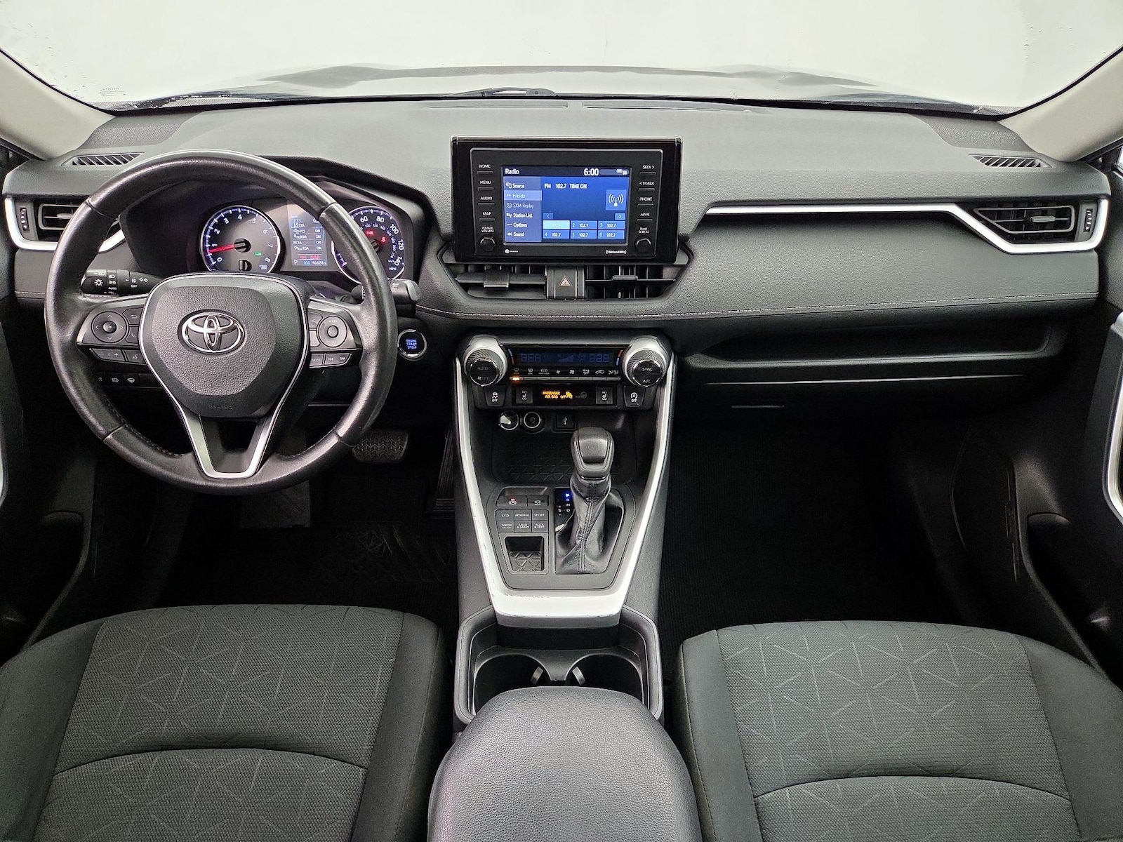 2021 Toyota RAV4 XLE - Photo 10