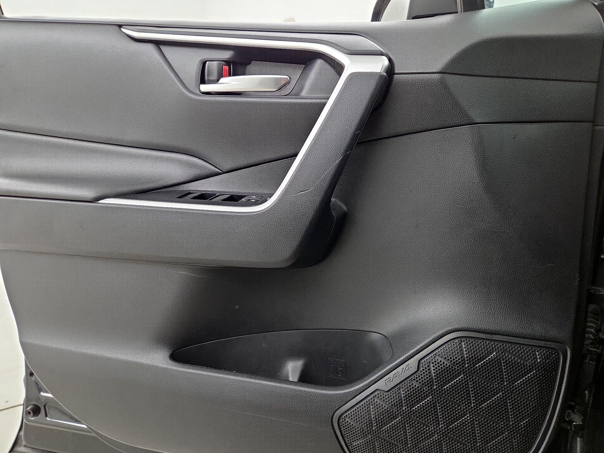 Thumbnail: 2021 Toyota RAV4 - 12
