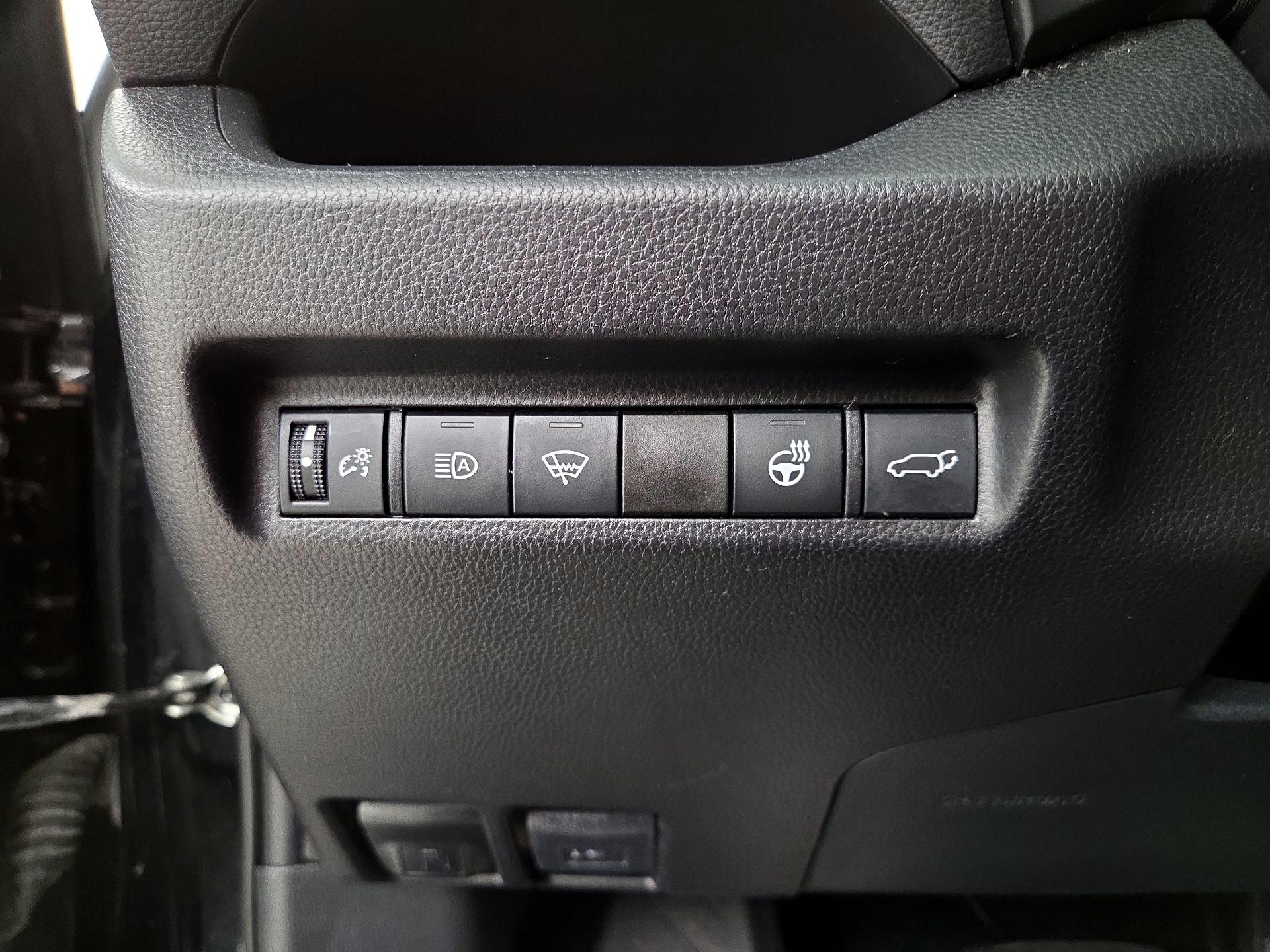 Thumbnail: 2021 Toyota RAV4 - 13