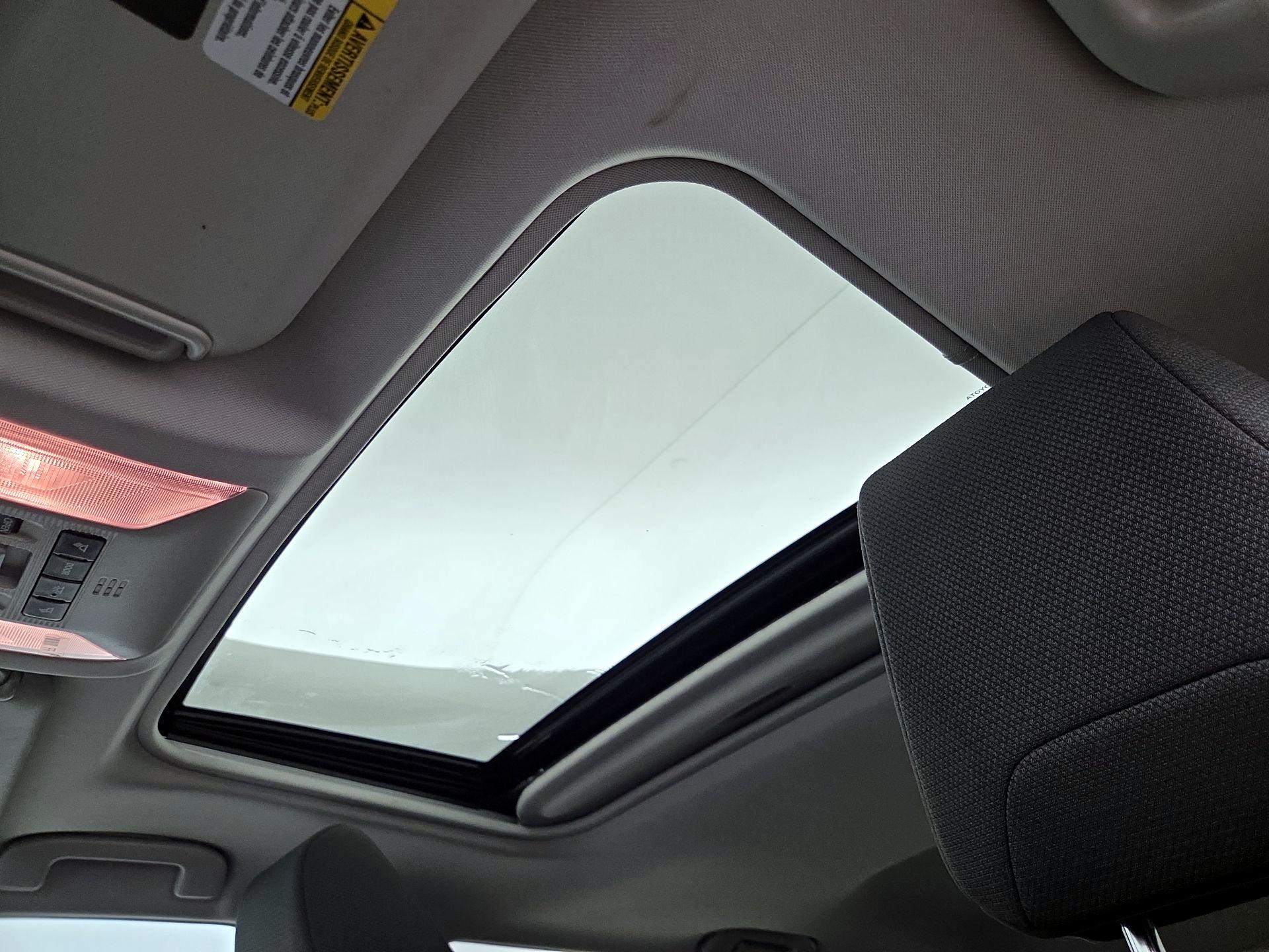 Thumbnail: 2021 Toyota RAV4 - 19