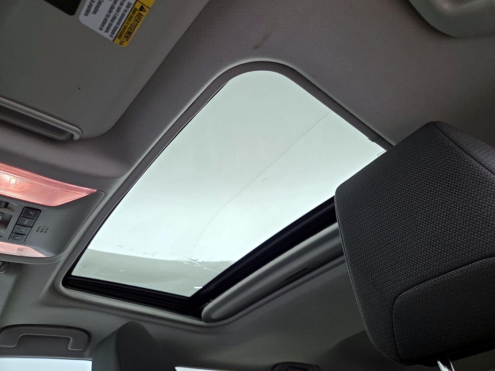 2021 Toyota RAV4 XLE - Photo 20
