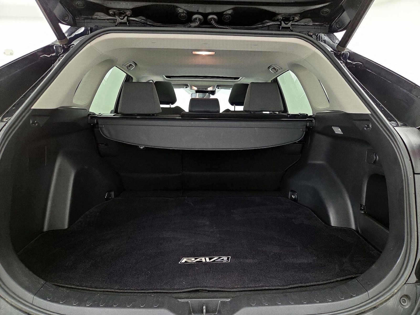 2021 Toyota RAV4 XLE - Photo 22