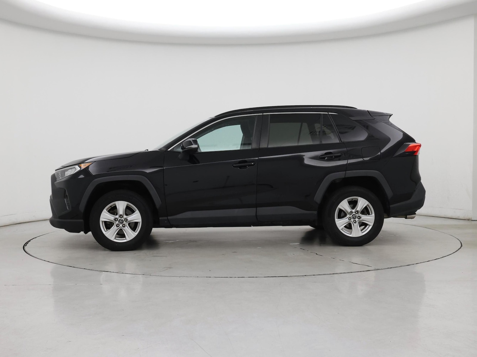 2021 Toyota RAV4 XLE - Photo 4