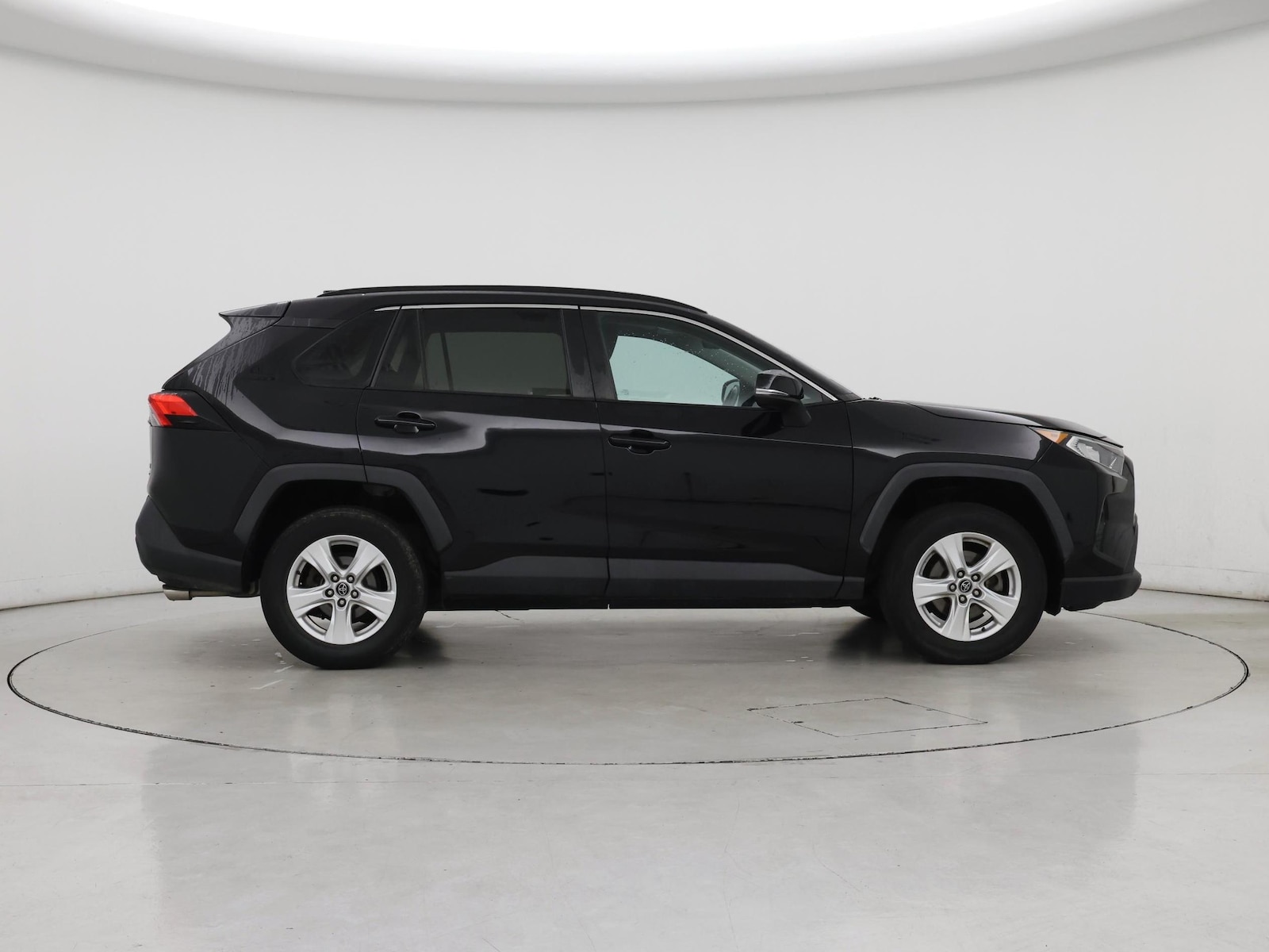 2021 Toyota RAV4 XLE - Photo 8
