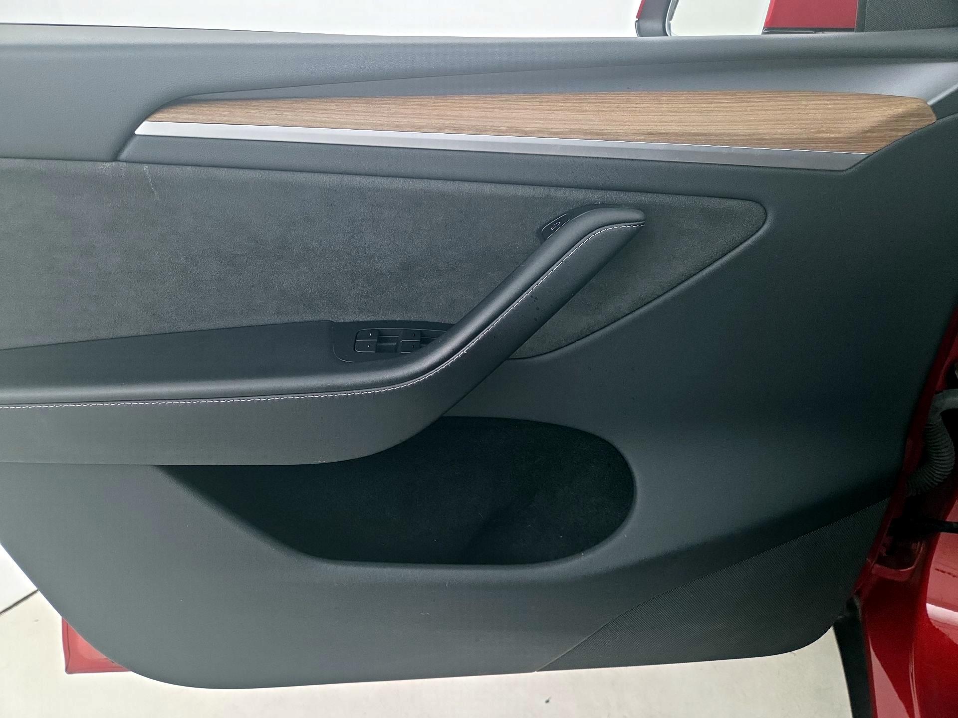 Thumbnail: 2023 Tesla Model Y - 12