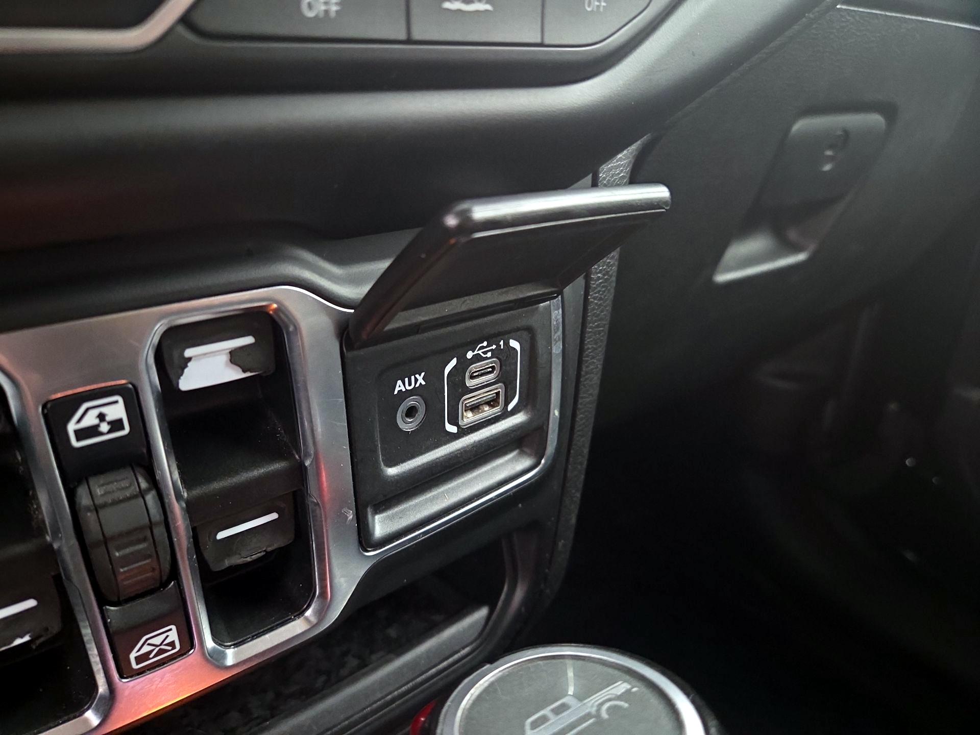 Thumbnail: 2021 Jeep Gladiator - 19