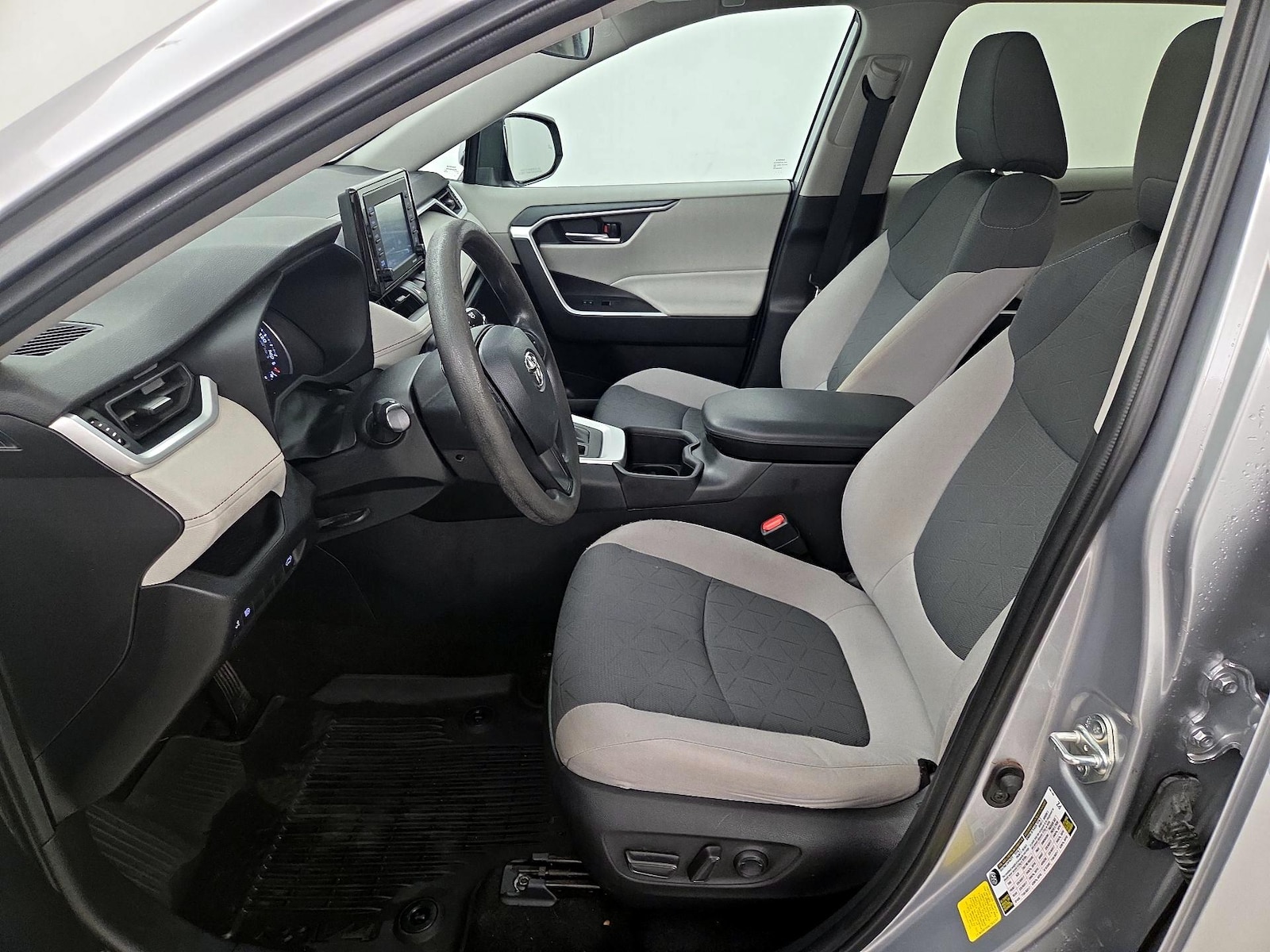 2022 Toyota RAV4 XLE - Photo 12