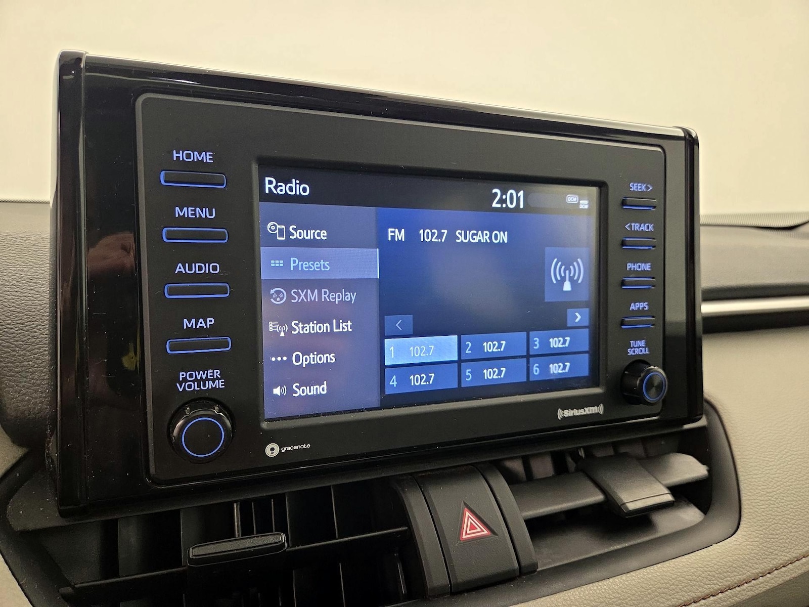 2022 Toyota RAV4 XLE - Photo 16