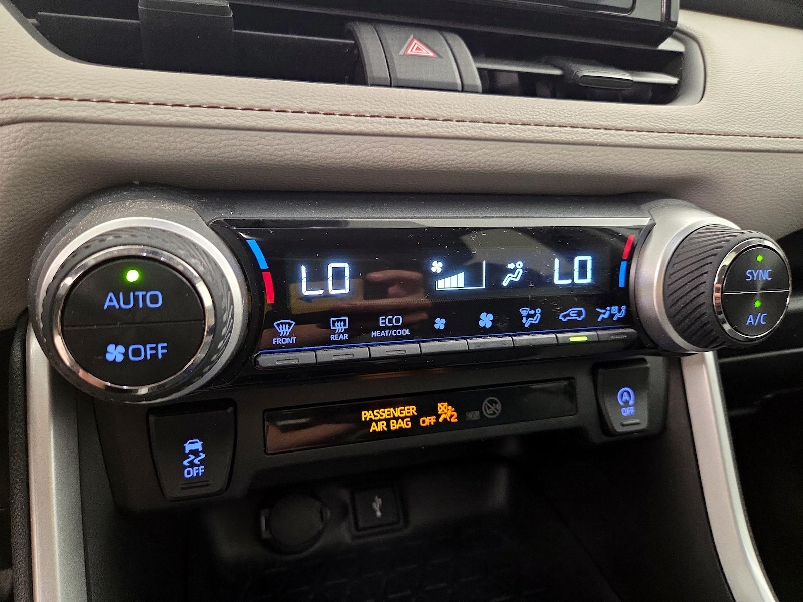 2022 Toyota RAV4 XLE - Photo 17