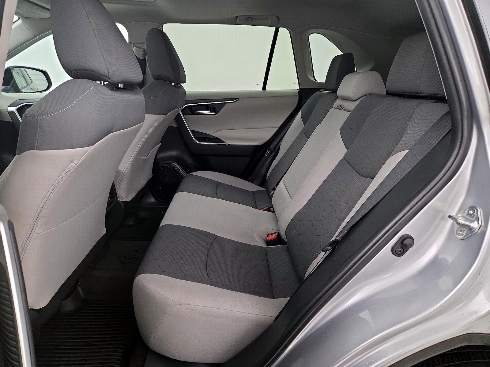 2022 Toyota RAV4 XLE - Photo 21
