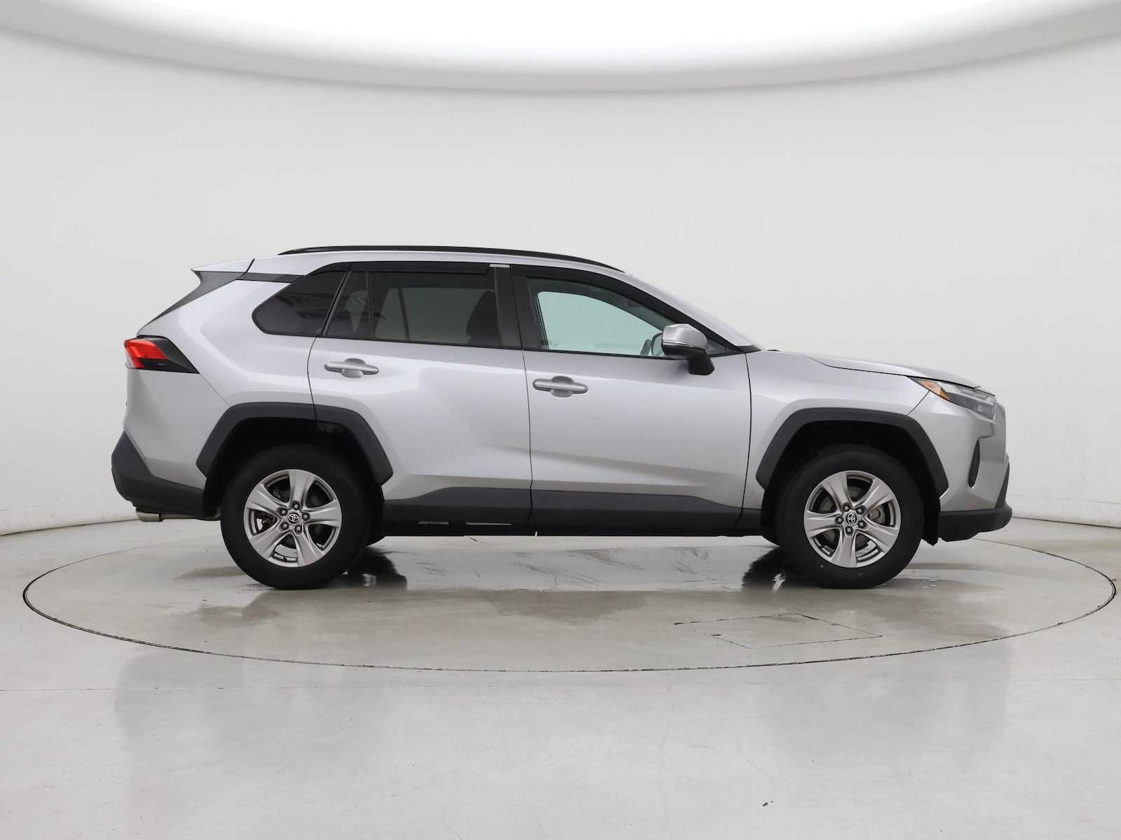 2022 Toyota RAV4 XLE - Photo 8