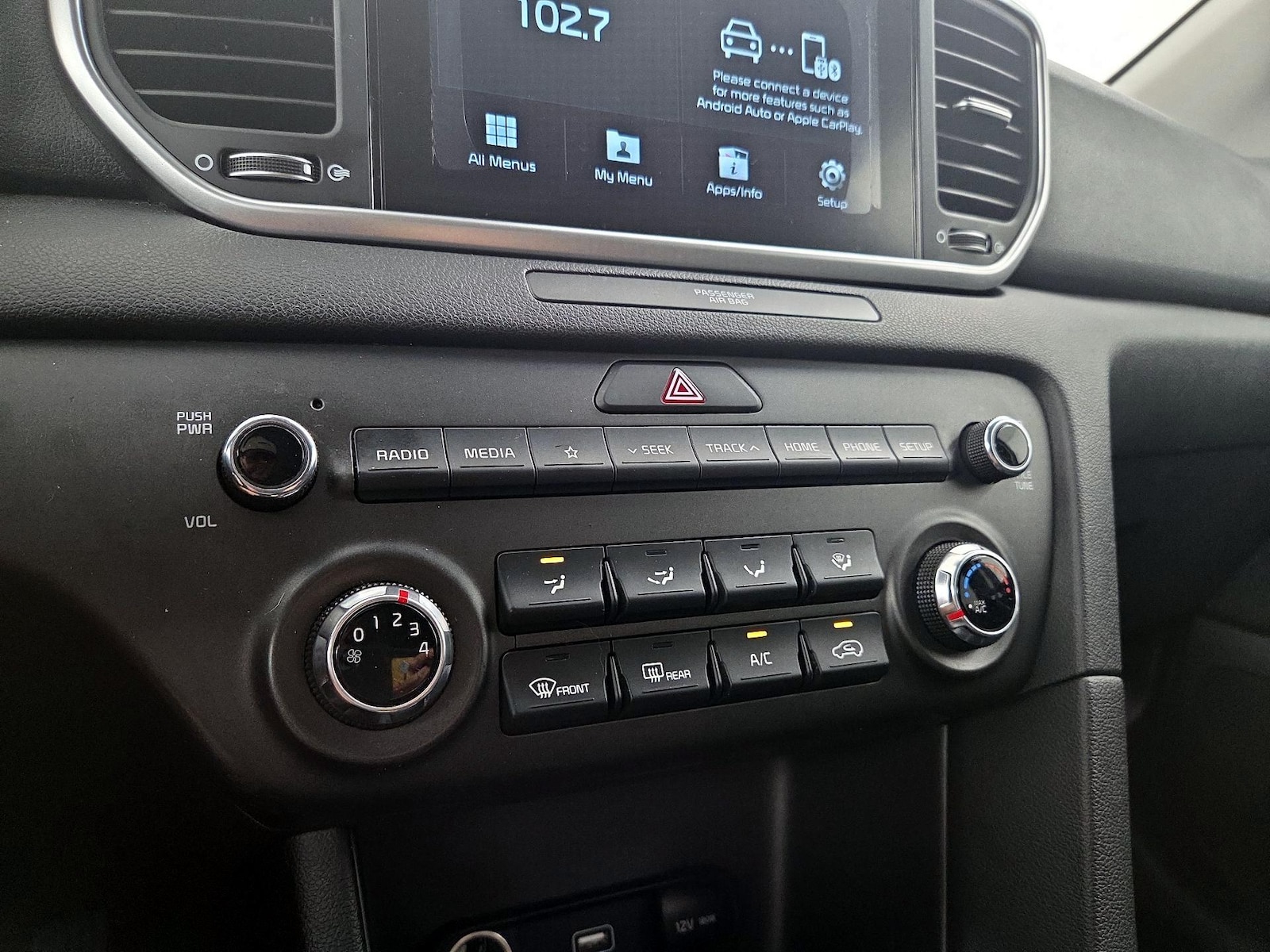2020 Kia Sportage LX - Photo 17