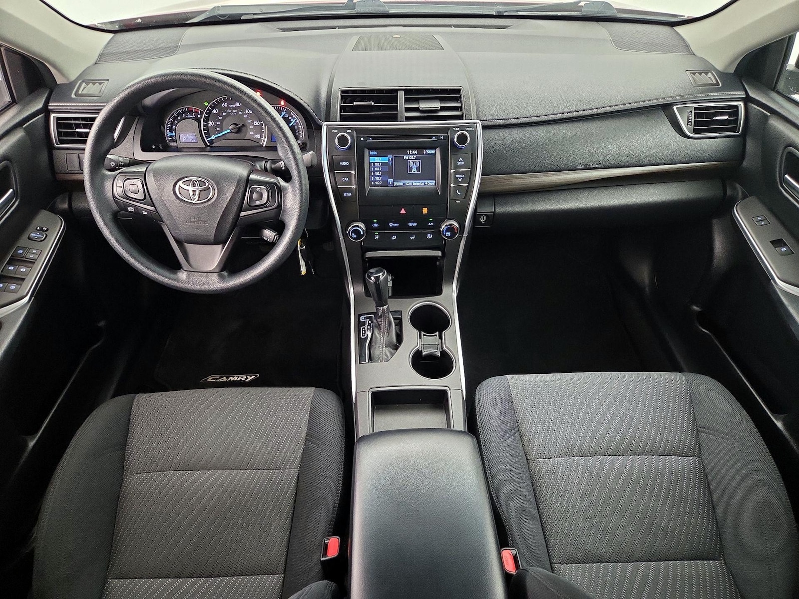 2015 Toyota Camry LE - Photo 10