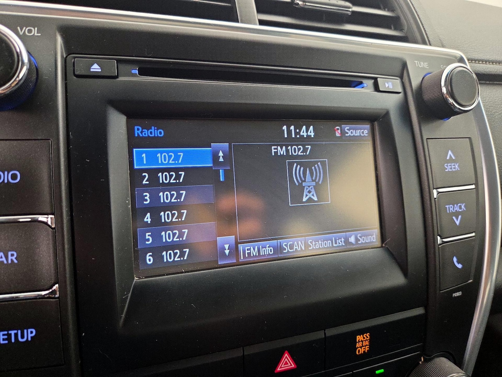 2015 Toyota Camry LE - Photo 16