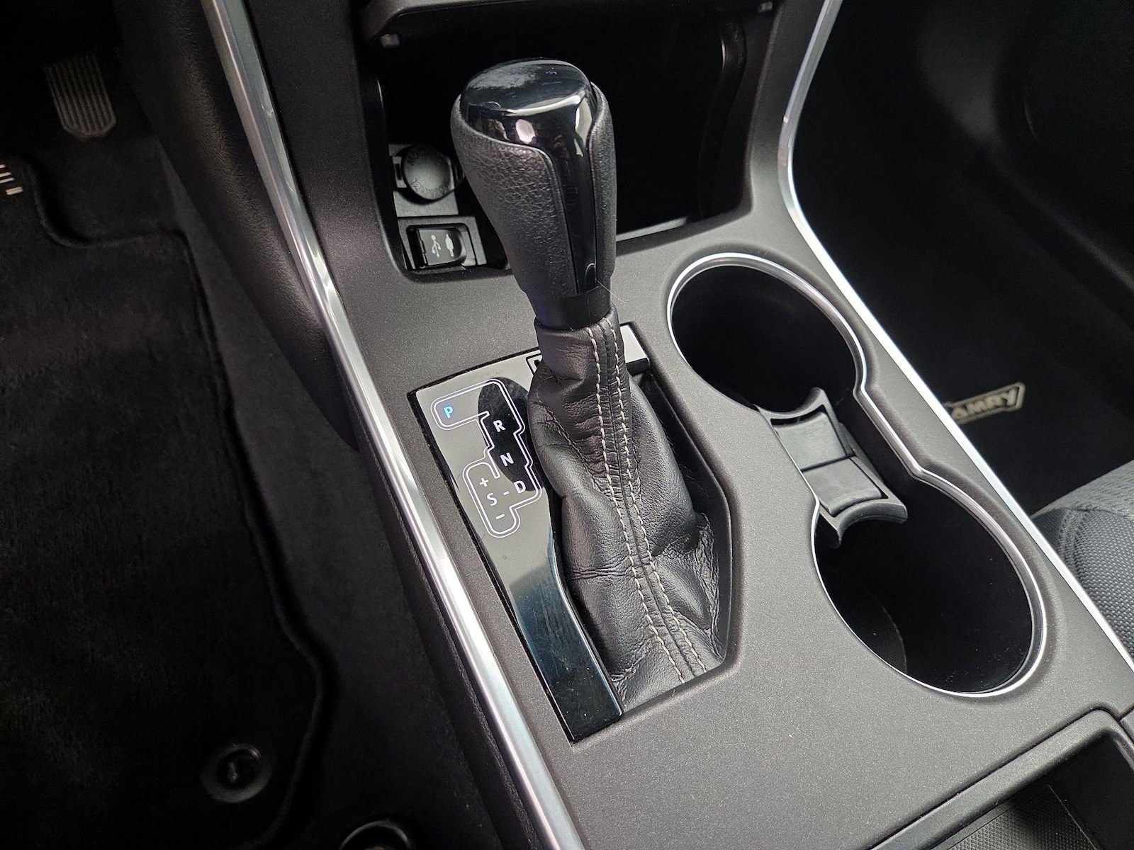 2015 Toyota Camry LE - Photo 18