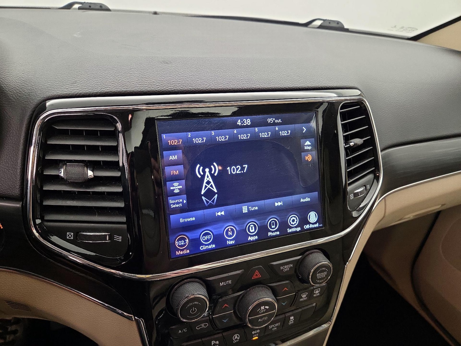 2020 Jeep Grand Cherokee Limited - Photo 17