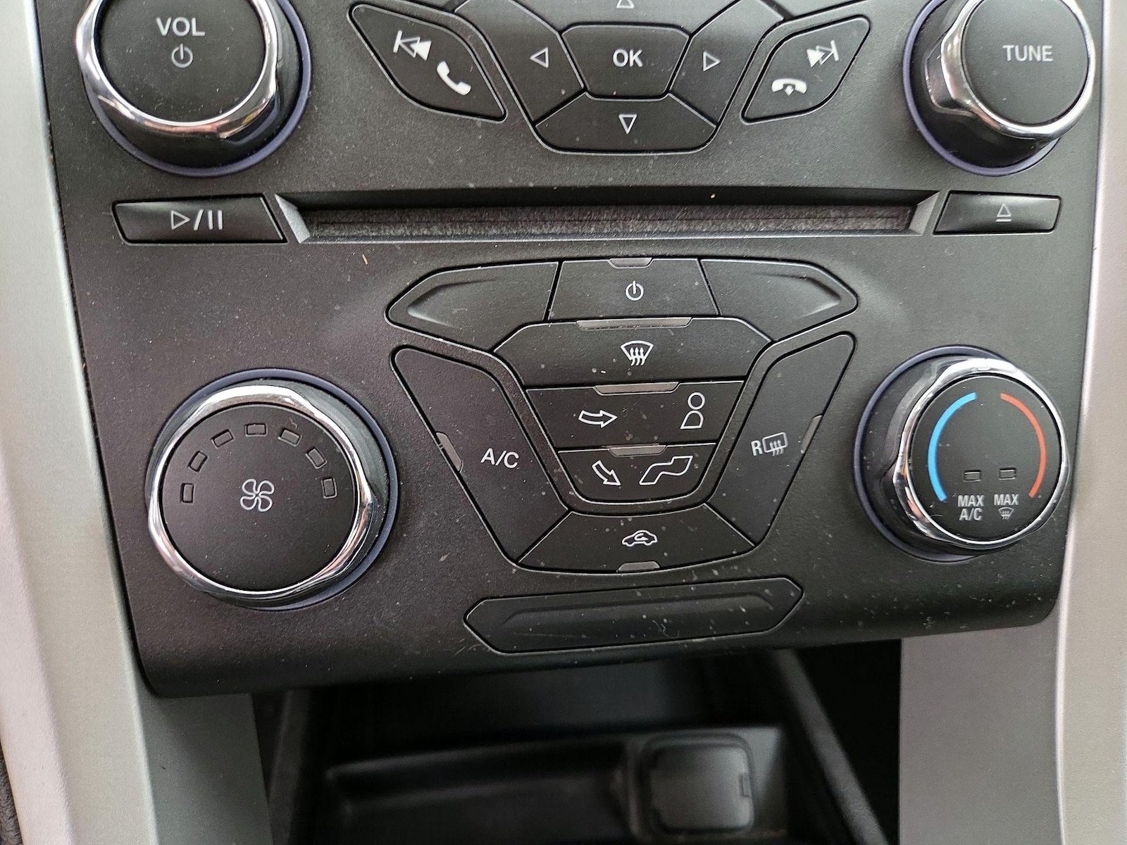 2015 Ford Fusion SE - Photo 17