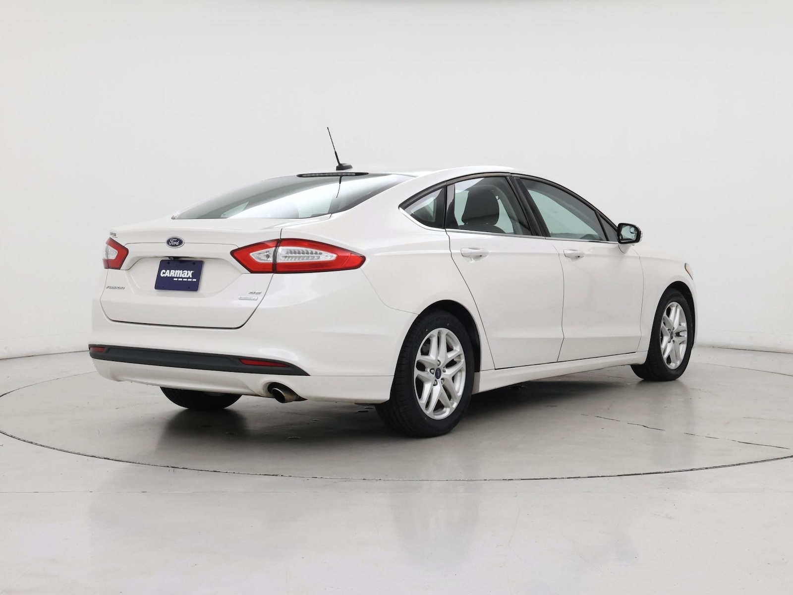 2015 Ford Fusion SE - Photo 9