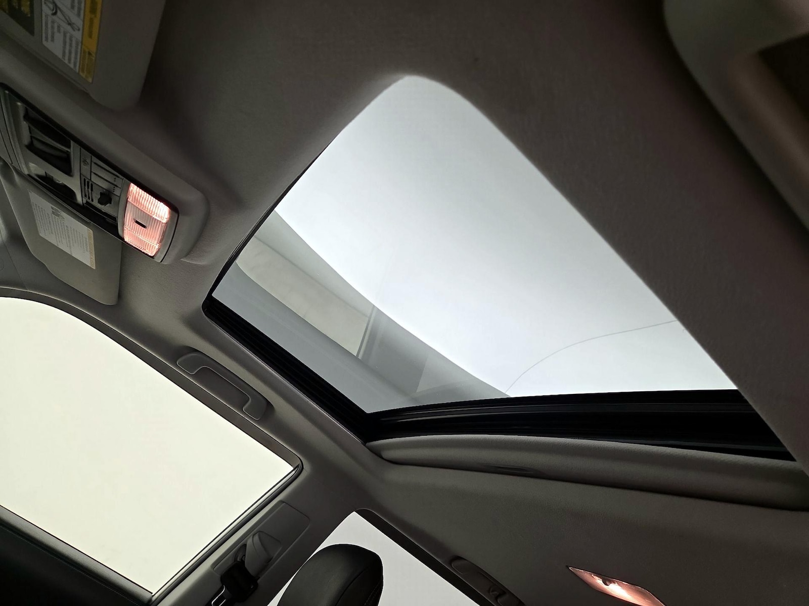 Sunroof(s) & Overhead Airbags