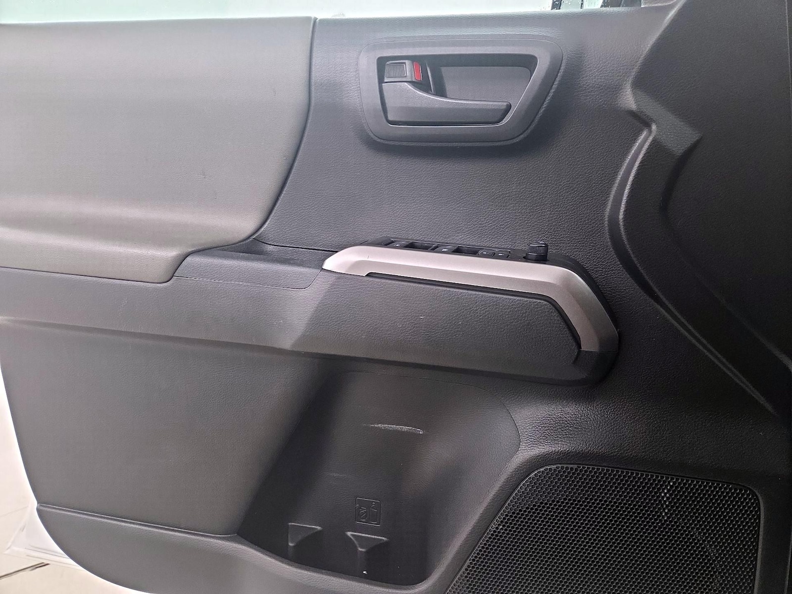 2023 Toyota Tacoma SR5 - Photo 13
