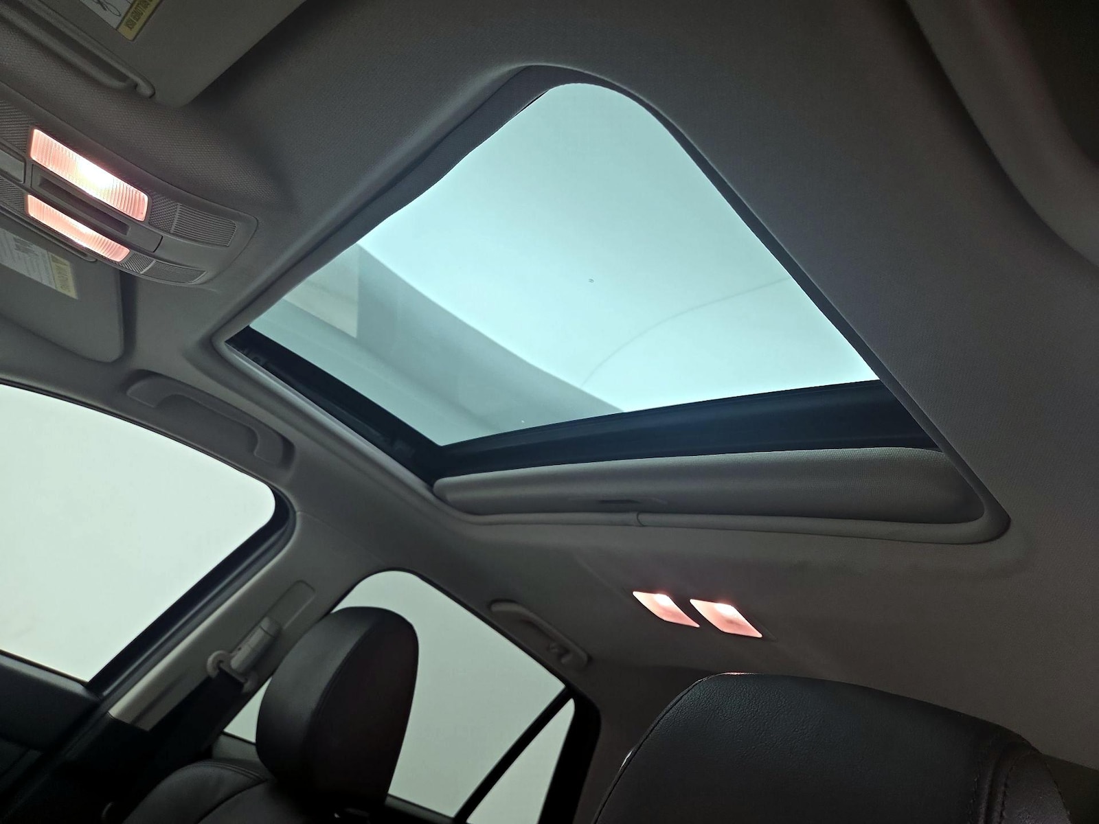 Sunroof(s) & Overhead Airbags