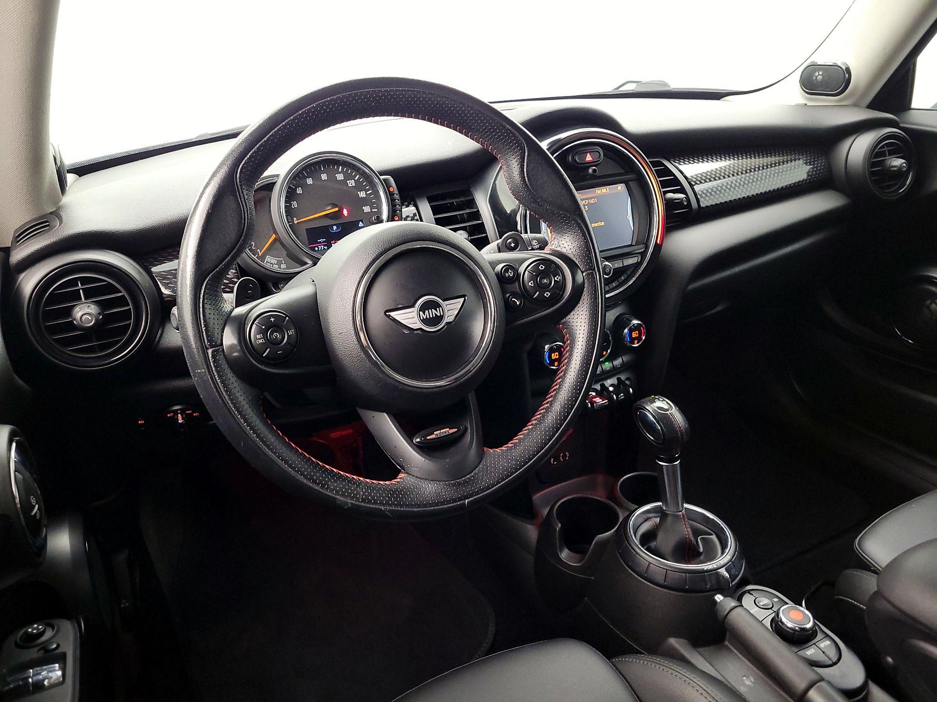 Thumbnail: 2017 MINI Cooper Hardtop - 9