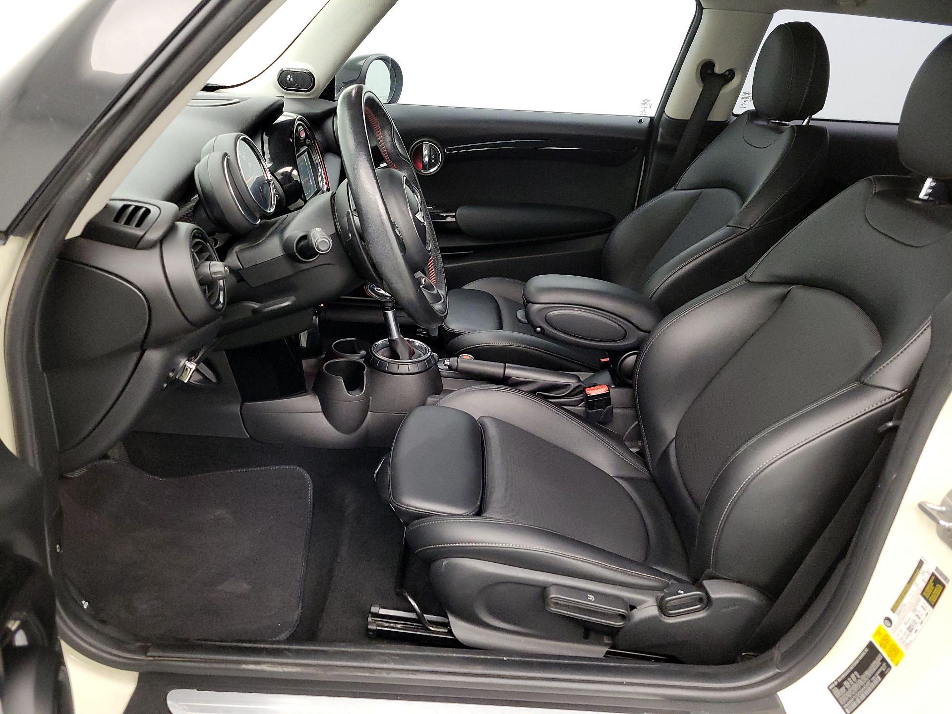 Thumbnail: 2017 MINI Cooper Hardtop - 11