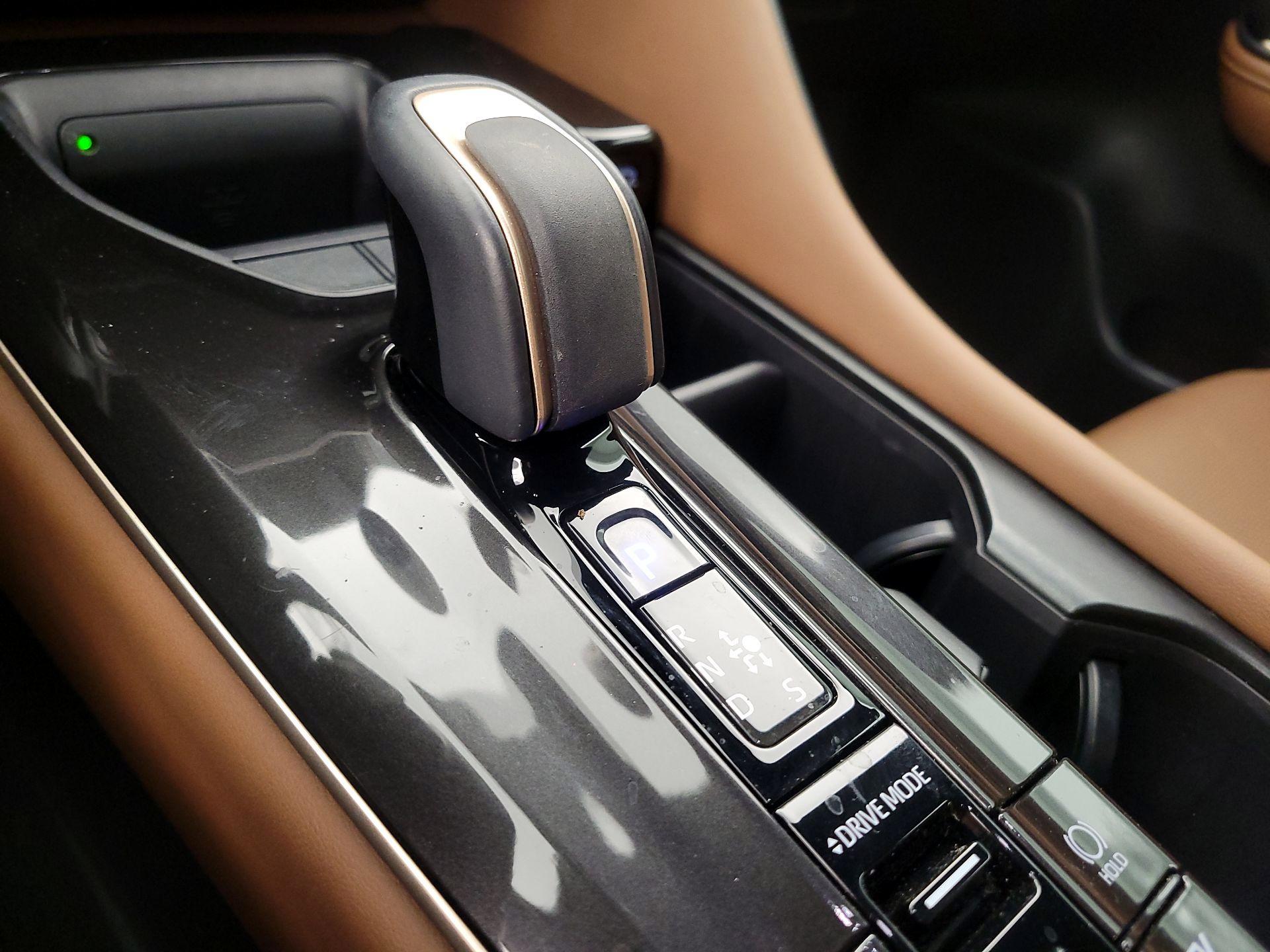 Thumbnail: 2025 Toyota Crown Signia - 17