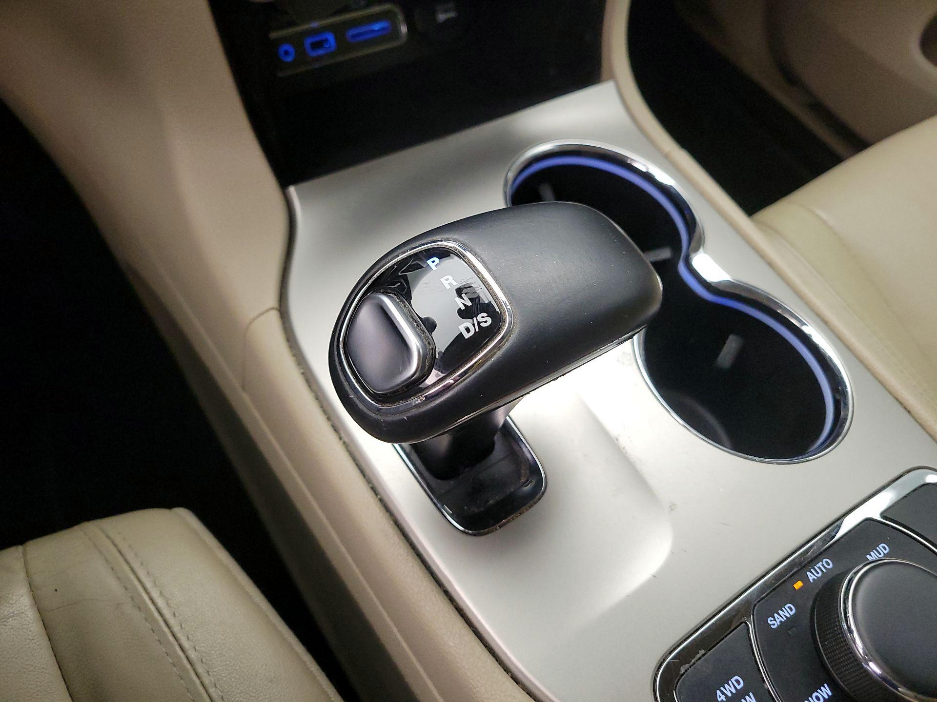 Thumbnail: 2015 Jeep Grand Cherokee - 17