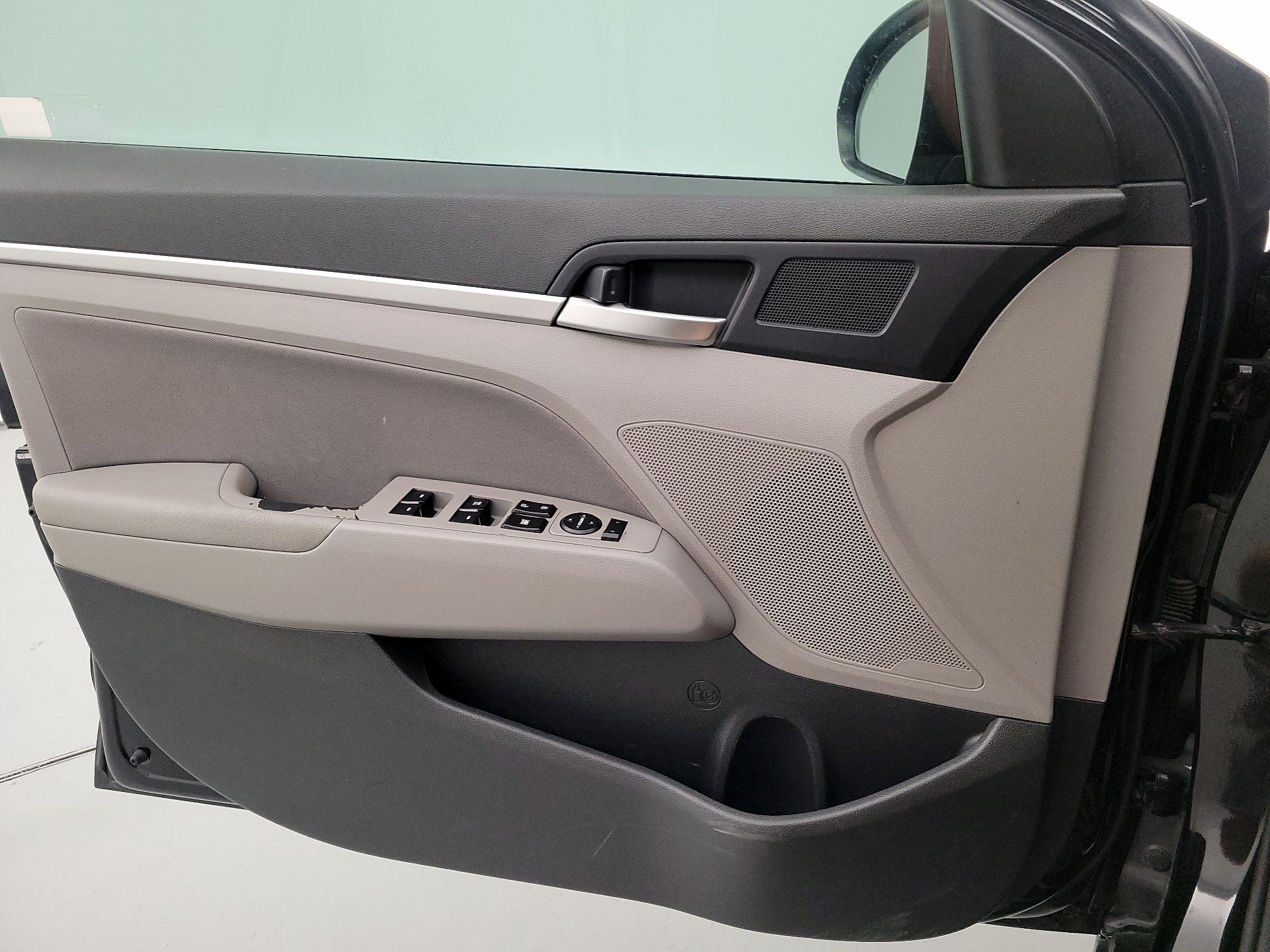 Thumbnail: 2020 Hyundai Elantra - 12