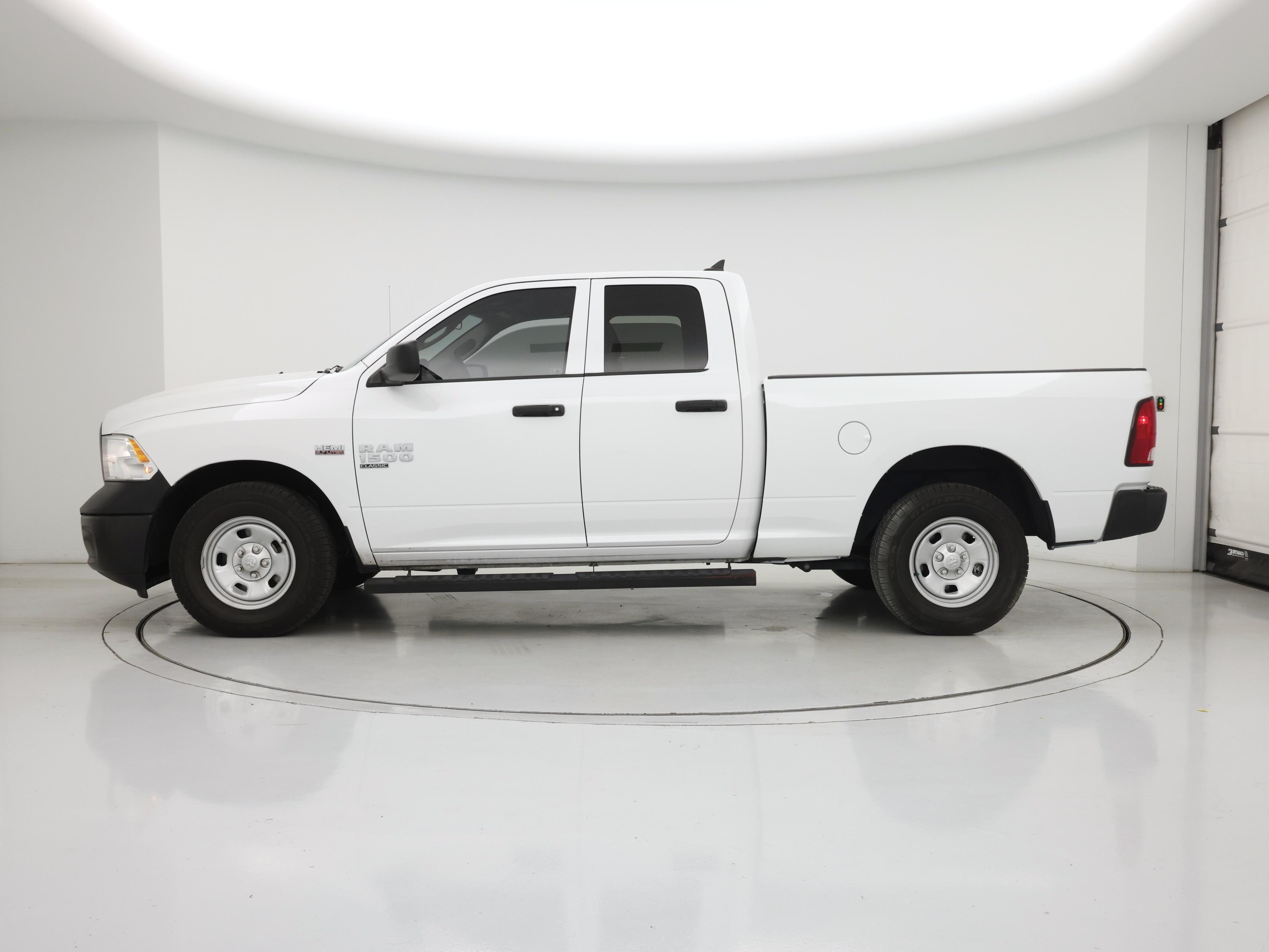 Thumbnail: 2024 RAM 1500 Classic - 3