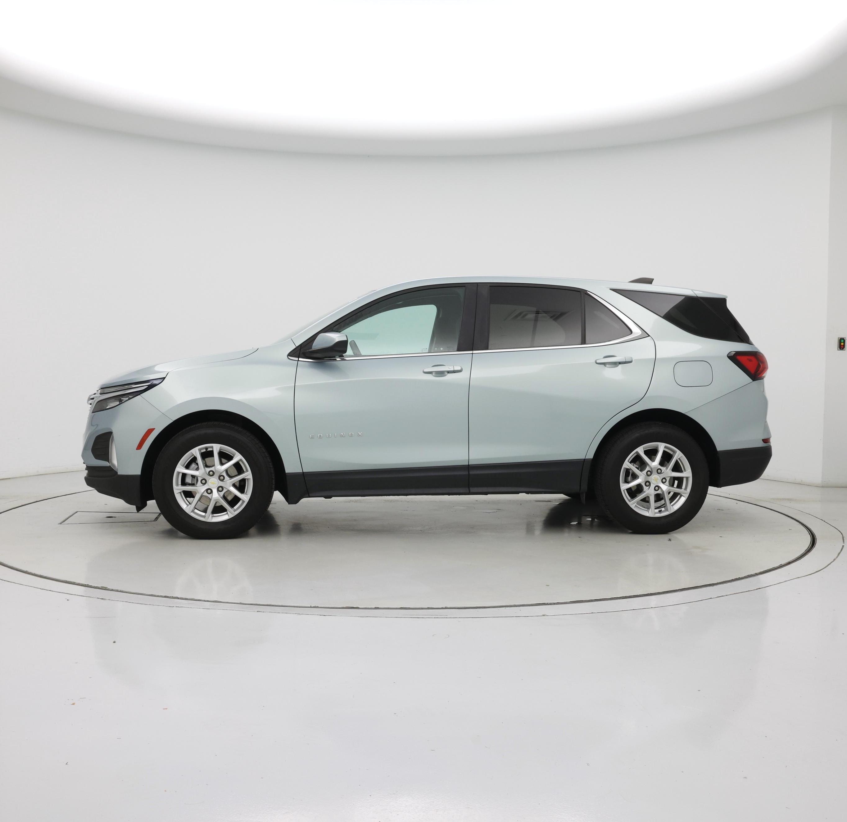 Thumbnail: 2022 Chevrolet Equinox - 3