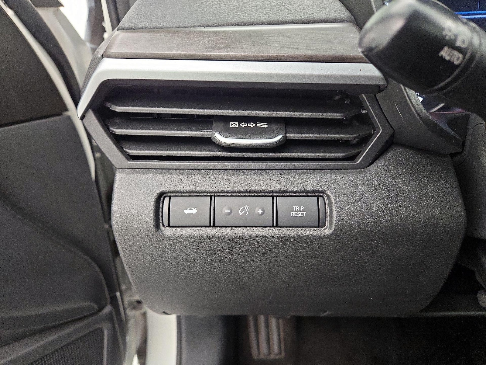 2025 Nissan Altima SV - Photo 12
