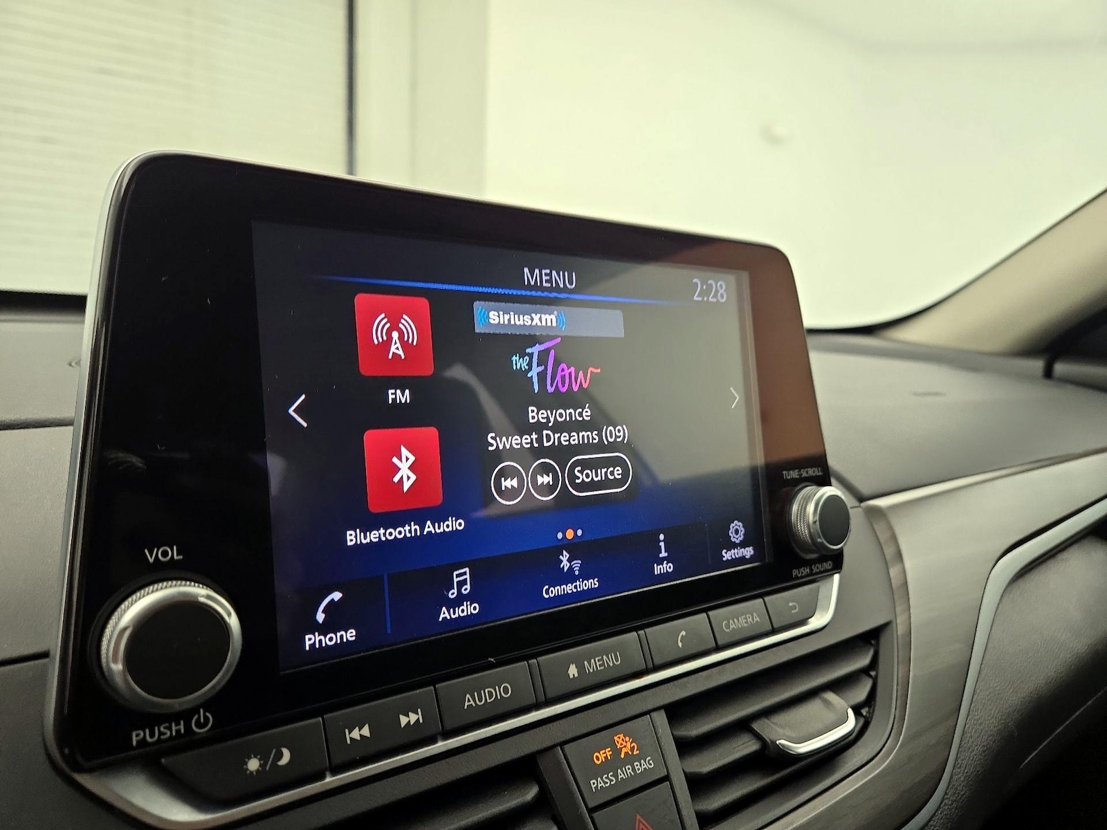 2025 Nissan Altima SV - Photo 14
