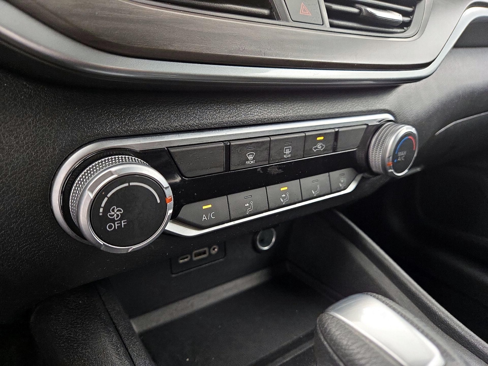 2025 Nissan Altima SV - Photo 15