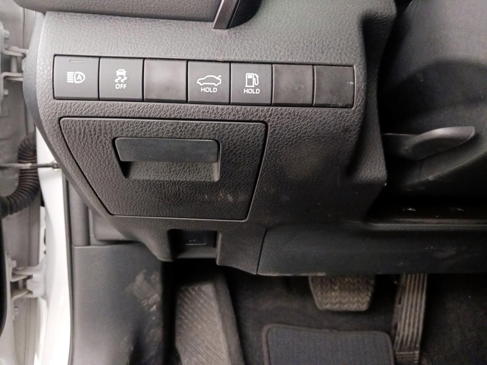 2023 Toyota Camry LE - Photo 14