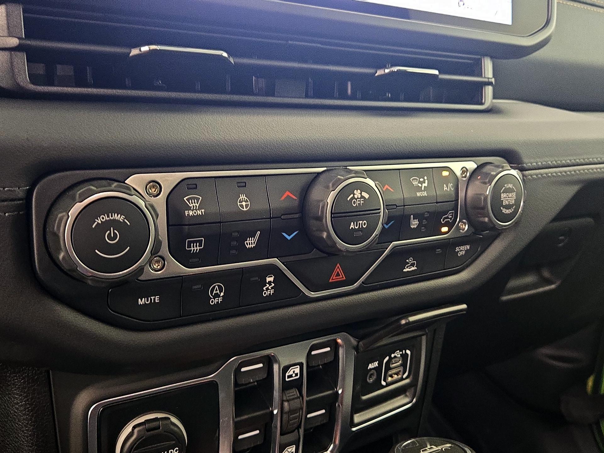 Thumbnail: 2025 Jeep Gladiator - 16