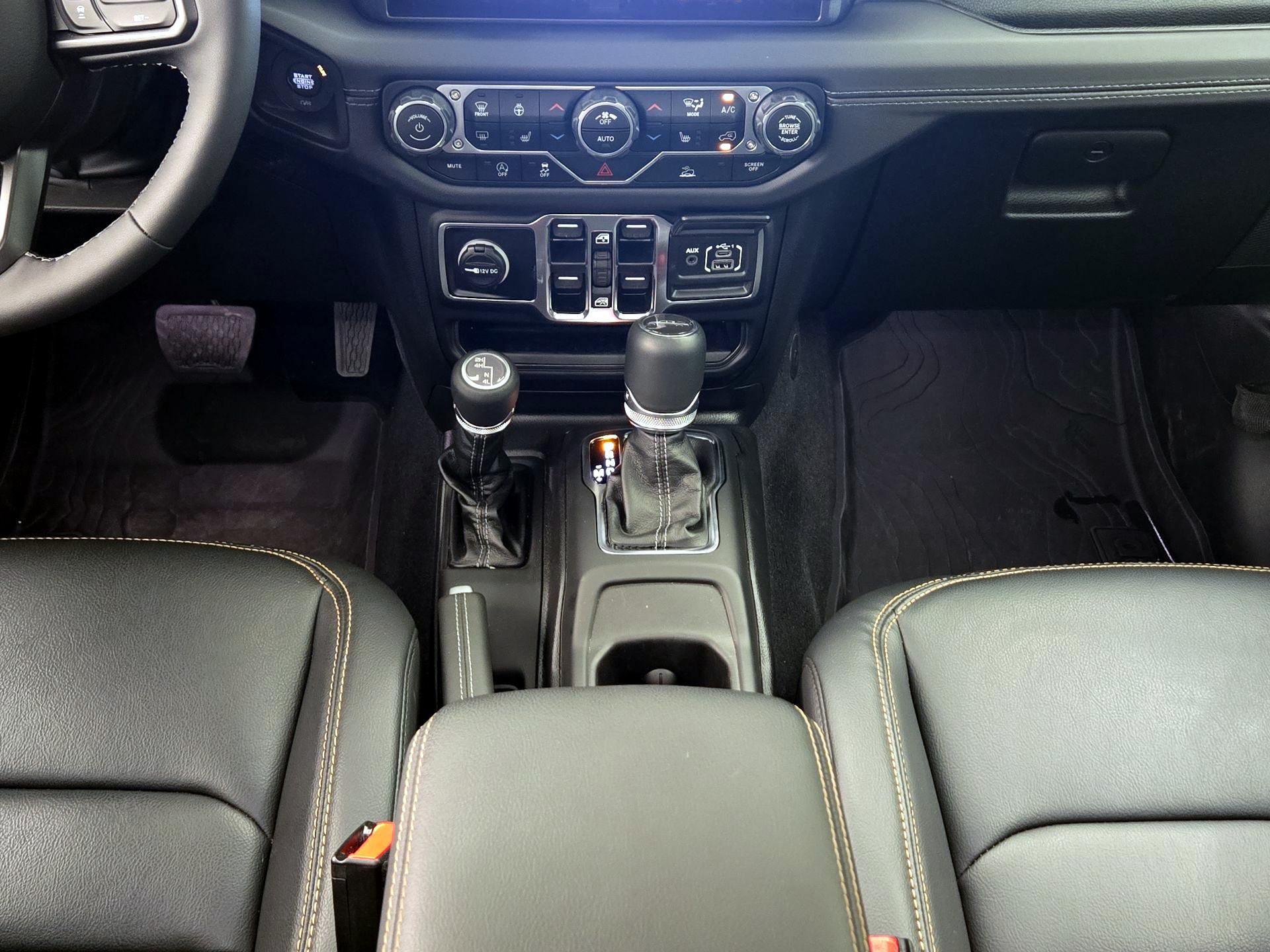 Thumbnail: 2025 Jeep Gladiator - 17