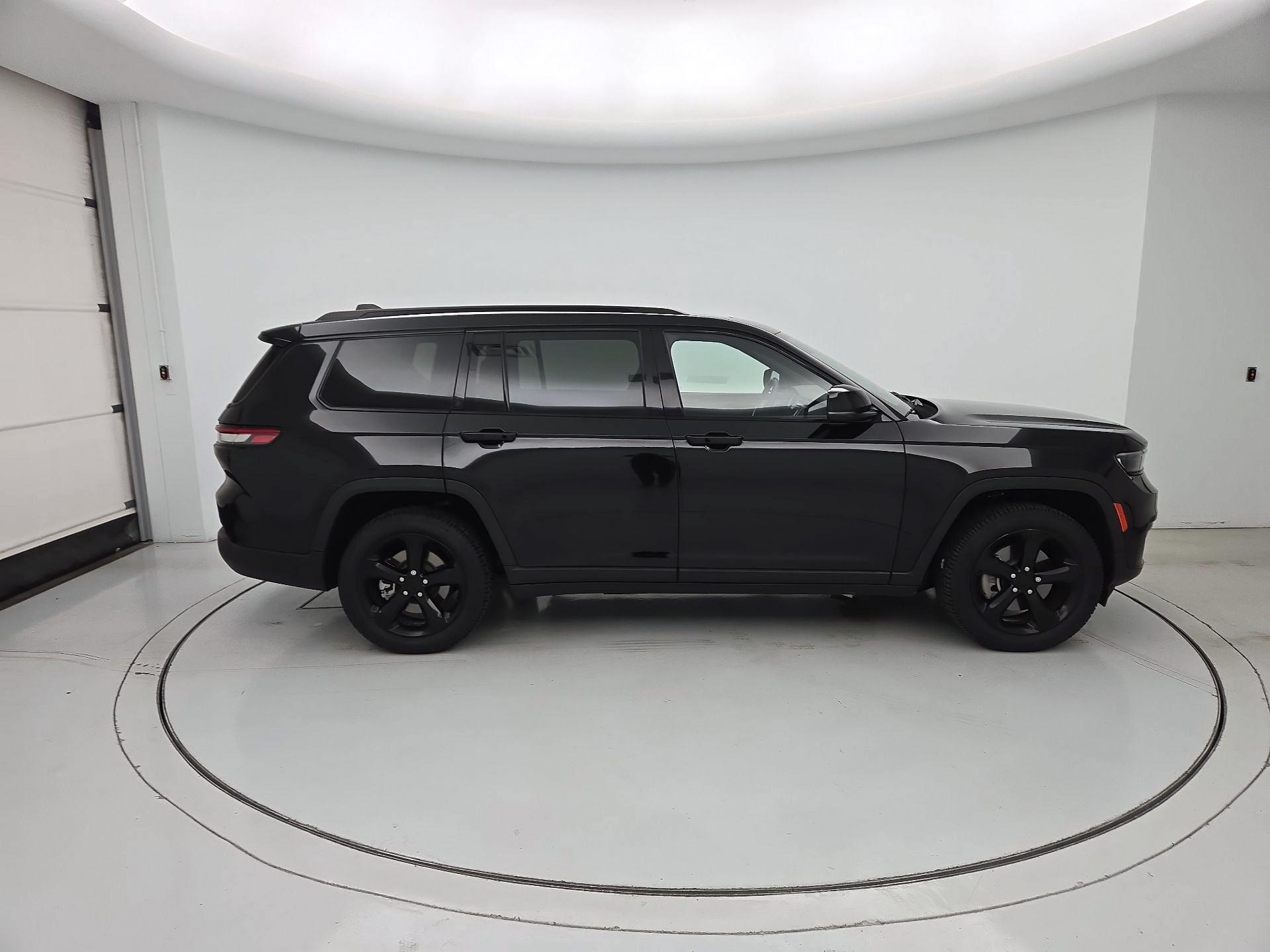 Thumbnail: 2023 Jeep Grand Cherokee L - 4