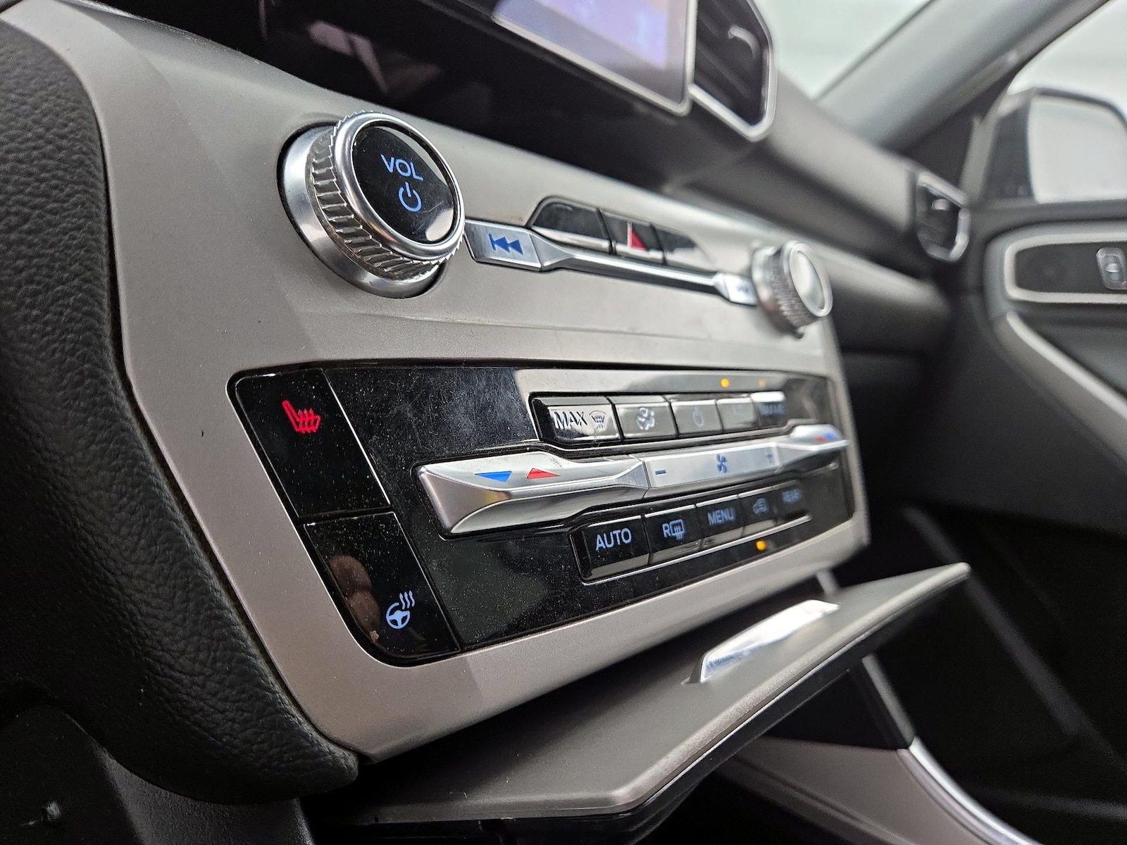 2022 Ford Explorer XLT - Photo 16